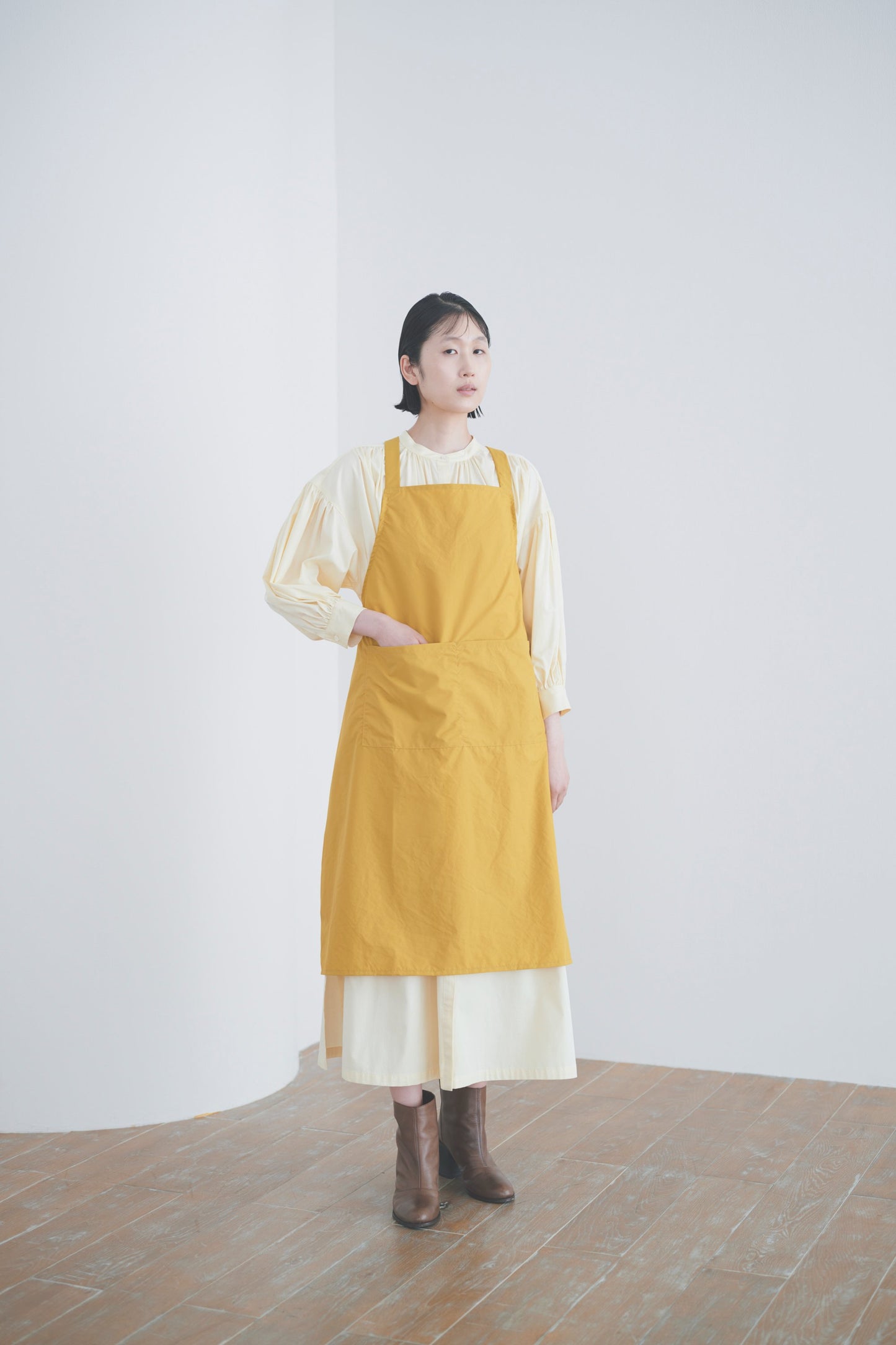 HAIR SALON APRON / MUSTARD