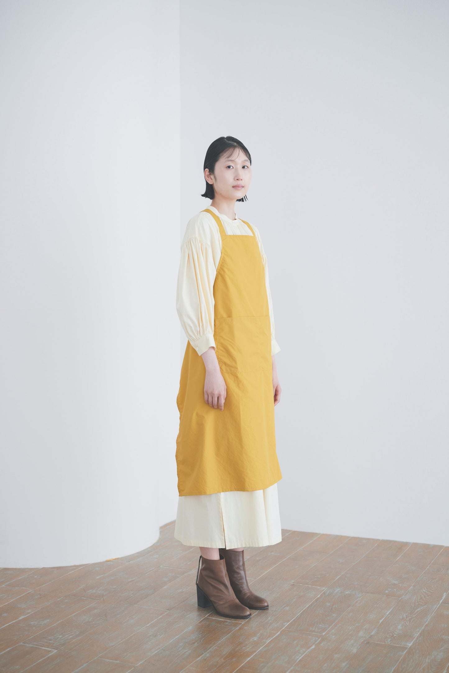 HAIR SALON APRON / MUSTARD